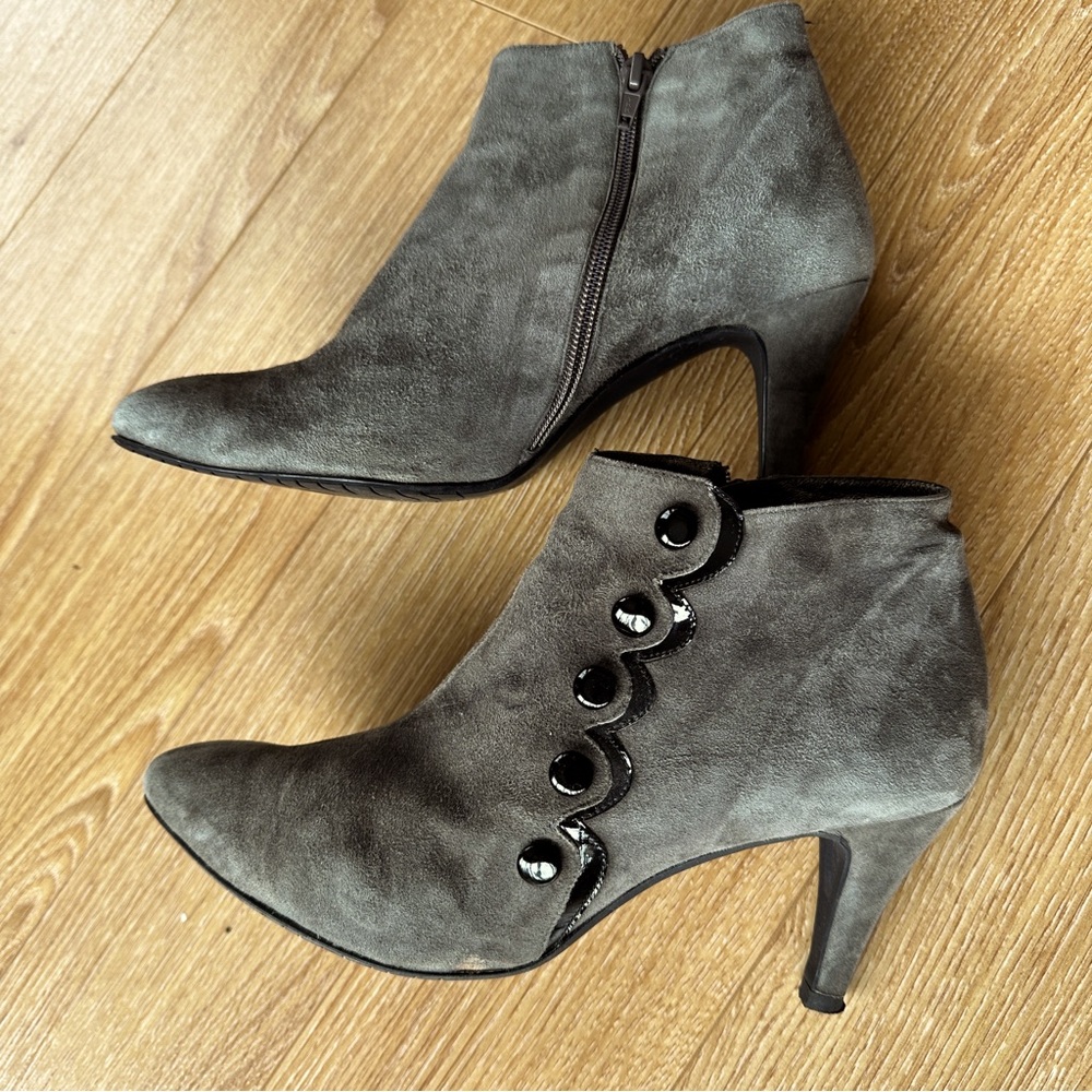 Spanish leather bootie, grey suede with black patent trim. Size 9.5